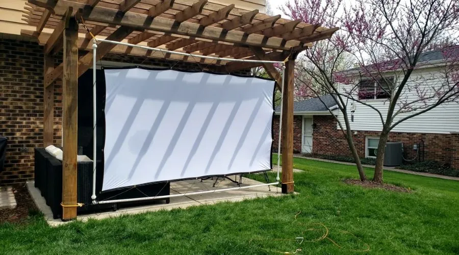 DIY Outdoor Projector Screen Ideas